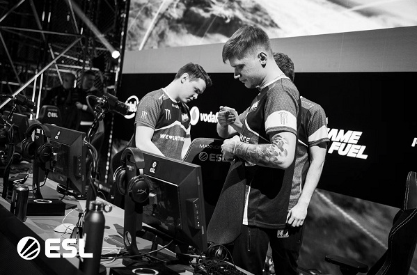 他的外线投 他的外线投